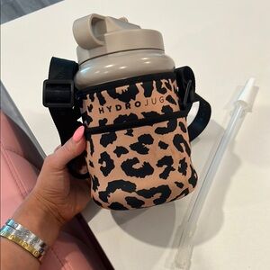 HydroJug Tan and Black Compact Bags with Trendy Design